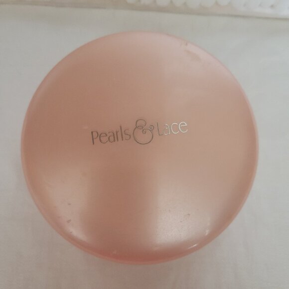 Avon Pearls & Lace Ultra Perfumed Beauty Dust powder vintage round container - Picture 1 of 6